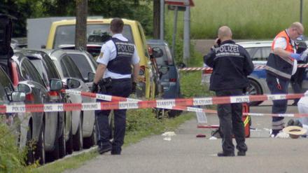 Die Polizei hat in Filderstadt einen Mann erschossen, der bewaffnet auf die Beamten losgestürmt sein soll.