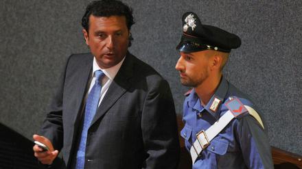 Der ehemalige Kapitän der "Costa Concordia", Francesco Schettino, muss für 16 Jahre ins Gefängnis. 