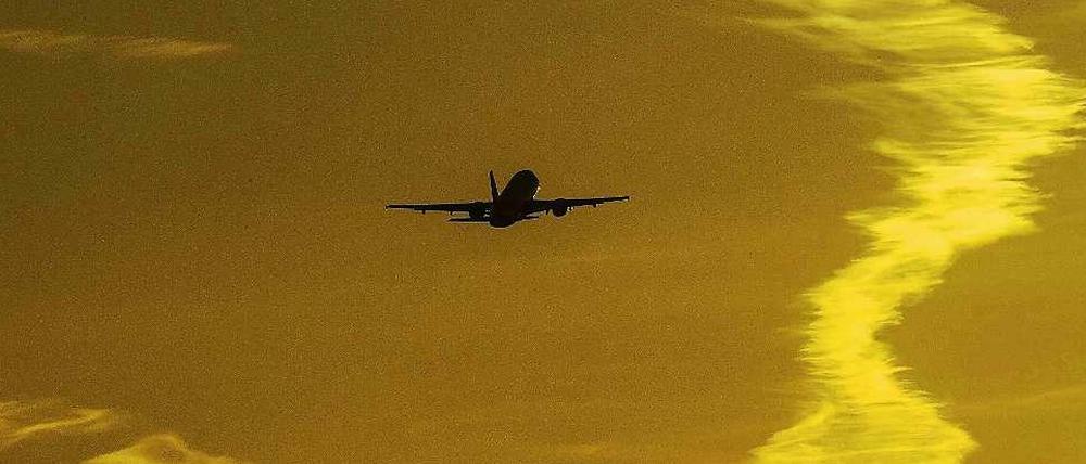 Ein Flugzeug kurz nach dem Start. Eine Maschine der Fluggesellschaft Turkish Airlines ist am Montag nach einer Bombendrohung in Marokko gelandet. 