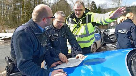 Im Einsatz: Polizei, Bundeswehr und die Feuerwehr suchten nach dem vermissten Flugzeug.