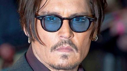 Not Amused: Schauspieler Johnny Depp hat seine Hunge illegal in Australien eingeführt. Nun muss er sie wieder ausfliegen lassen, damit sie nicht eingeschläfert werden.