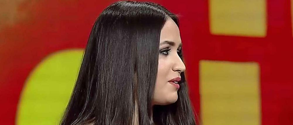 Mutlu Kaya bei der Talentshow "Sesi Cok Güzel" im türkischen Privatsender Fox.