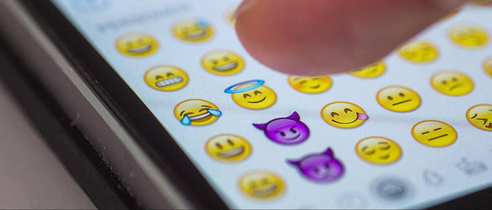 Oxford Dictionaries haben erstmals ein Emoji zum Wort des Jahres gewählt. Eher konservative Sprachpfleger mögen den Kopf schütteln - doch die Wahl 2015 fiel auf das berühmten "Smileygesicht mit den Freudentränen". 