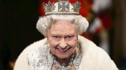 Seit 63 Jahren sitzt Queen Elizabeth II. auf dem britischen Thron. Palasthistoriker haben auf die Minute ausgerechnet, wann sie die am längsten regierende Monarchin des Königreichs ist. 