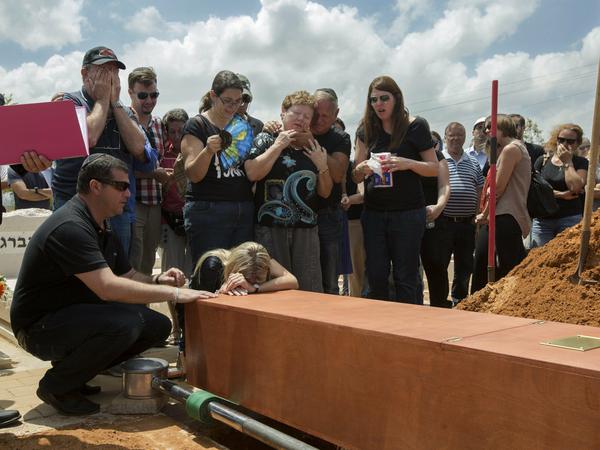 Die Beisetzung eines israelischen Opfers der Germanwings-Katastrophe am Donnerstag in Kfar Saba, Israel. 