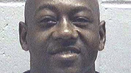Der Afroamerikaner Timothy Foster war 1987 im südlichen Bundesstaat Georgia von zwölf weißen Geschworenen wegen Mordes an einer älteren weißen Frau verurteilt worden. 