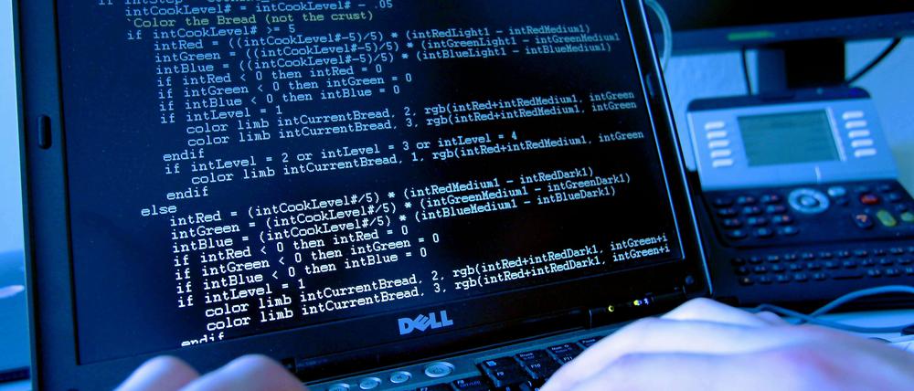 Wegen einer Razzia bei einer schwedischen Internetfirma übten, nach eigener Aussage, Mitglieder der Anonymus-Bewegung einen Hackeranschlag auf die Nationalbank und den Regierungsserver.