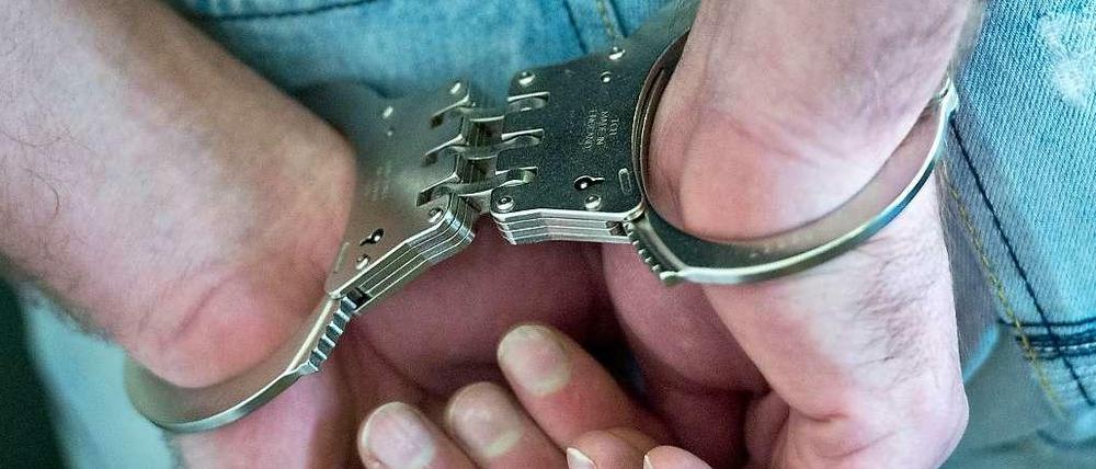 150 Zuhälter wurden bei einem dreitägigen Einsatz gegen Kinderprostitution in den Vereinigten Staaten festgenommen. 