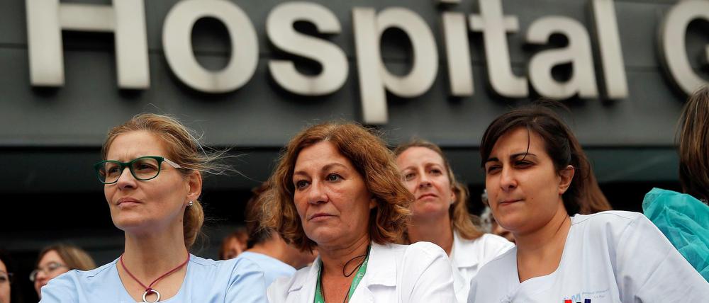 Wegen des harten Sparprogramms der spanischen Regierung sehen sich zahlreiche Krankenhäuser zu einer vernünftigen Versorgung ihrer Patienten nicht mehr in der Lage. 