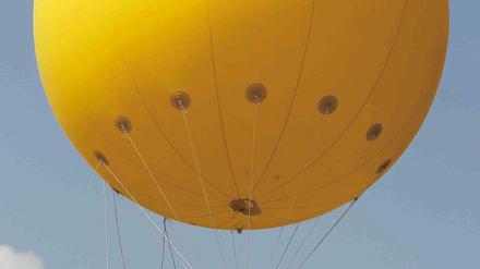 Mit einem solchen Heliumballon flogen zwei Männer mehr als 8467 Kilometer über den Pazifischen Ozean.