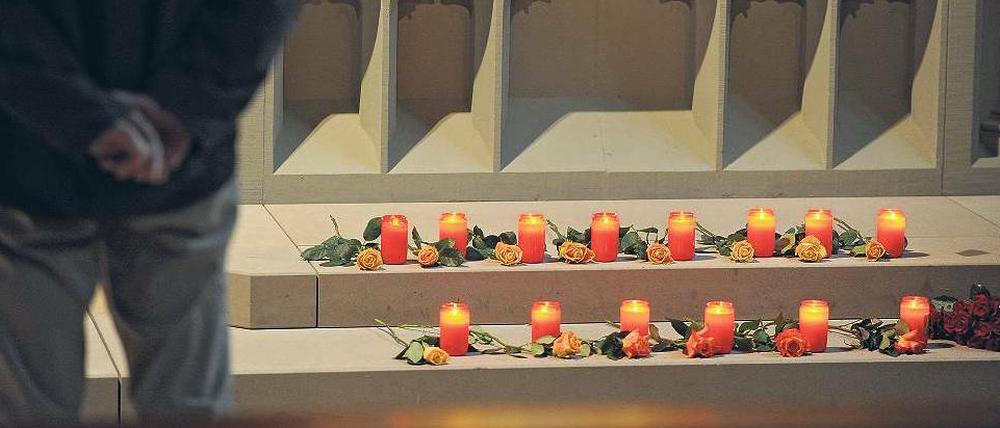 Stille Trauer. Im Münster Sankt Jakobus erinnern 14 Kerzen an die Toten.