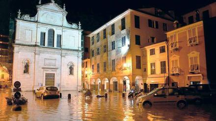 Auch in der Katastrophe ist Italien noch malerisch. Der überflutete Marktplatz von Chiavari. 