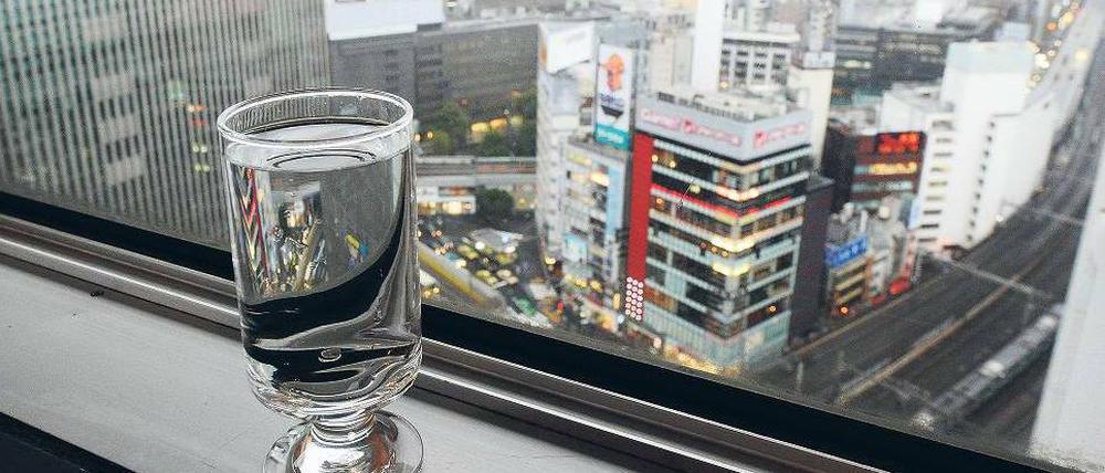 Unklarheiten. Kann man, darf man hier in Tokio noch Leitungswasser trinken? Seit Mittwoch ist das eine Frage. 
