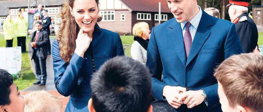 Lächeln und ja nichts sagen, was von Bedeutung ist. Catherine Middleton und Prinz William haben bei öffentlichen Auftritten geübt, wie man den Ruf der Monarchie aufrechterhält. Williams Vater Charles wird das wohl nicht mehr lernen. 