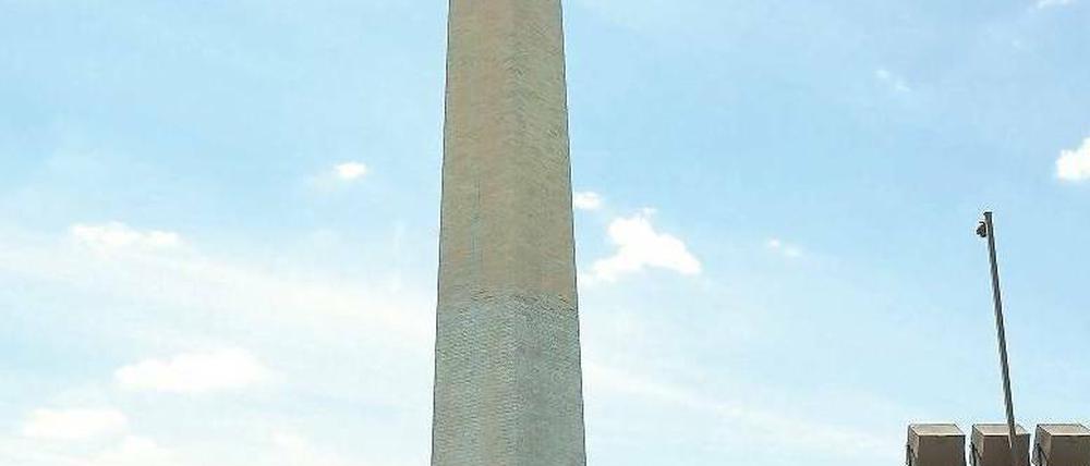 Sicherheitshalber abgesperrt. Das leicht beschädigte Washington Monument Foto: AFP