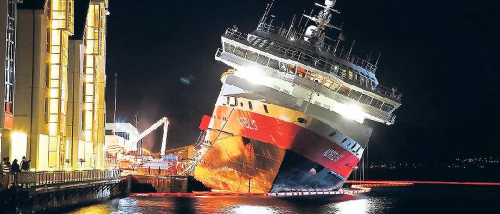 Gefährliche Schlagseite. Das Passagierschiff „Nordlys“ drohte am Freitag zu sinken. Foto: Reuters