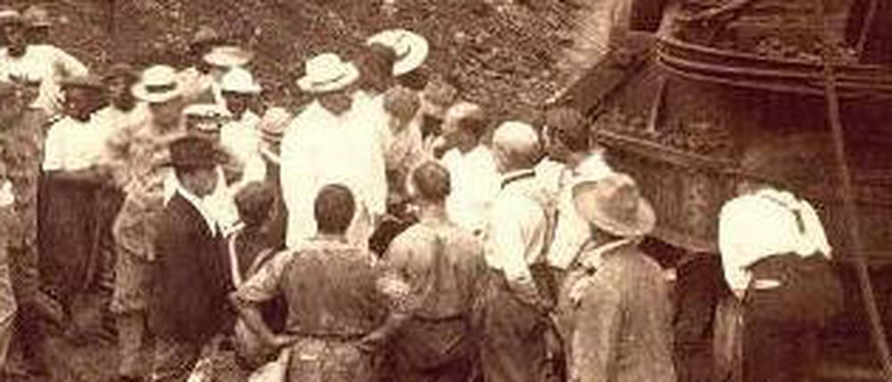 Theodore Roosevelt (Mitte) 1906 bei der Besichtigung der Baustelle des Panamakanals.