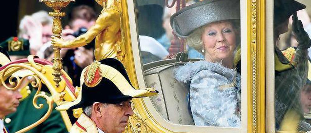 In goldener Kutsche. Königin Beatrix auf ihrem Weg ins Parlament, wo sie jedes Jahr die Haushaltsrede hielt. 