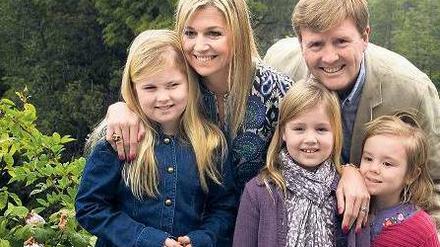Glückliche Familie. Maxima, Willem-Alexander und die Töchter Catharina-Amalia, Alexia und Ariane. 