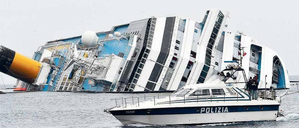 Havariert. Das Kreuzfahrtschiff Costa Concordia lief am 13. Januar 2012 nahe der toskanischen Insel Giglio auf Grund. Das Wrack ist bis heute nicht geborgen. 