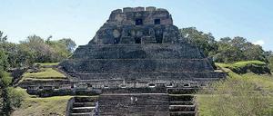 Maya-Ruinen in Belize. Wie dieser Tempel in Xunantunich sind die Reste der alten Kultur unschwer als solche zu erkennen.