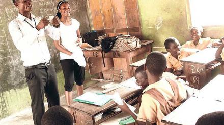 Diese Kinder in Ghana dürfen die Boa-Nnipa-Mitarbeiter alles über Sex fragen, was sie wissen wollen.