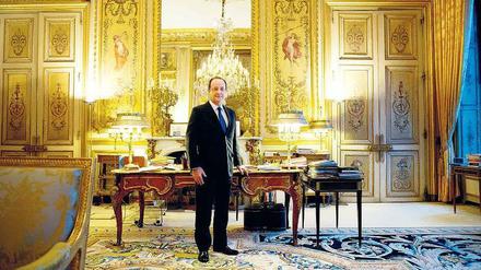 François Hollande vor seinem Schreibtisch im Elysée-Palast. 