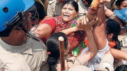 Auch am Montag demonstrierten Frauen im Bundesstaat Uttar Pradesh. 