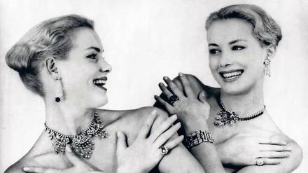 Diamonds are a girls best friend. Alice und Ellen Kessler im Jahr 1956