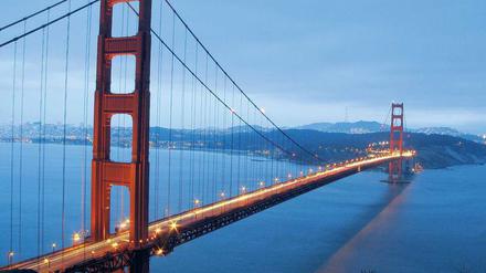 Wahrzeichen von San Francisco. Selbst ein Erdbeben der Stärke 7,1 im Jahr 1989 konnte der 2,7 Kilometer langen Hängebrücke nichts anhaben.