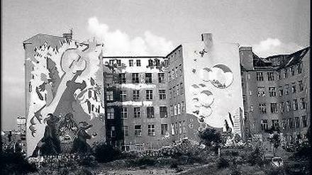 Zum KuKuCK. Das Kunst- und Kultur-Centrum Kreuzberg in der Anhalter Straße, besetzt 1981, geräumt drei Jahre später, war eines der Zentren der Berliner Hausbesetzerszene. 
