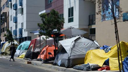 Rund 26.000 Menschen sind in L.A. obdachlos. Viele leben auf der Straße oder in behelfsmäßigen Zeltlagern wie hier Skid Row-Bezirk im Zentrum.