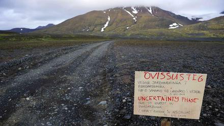 Ein Warnschild in der Nähe des isländischen Vulkans Bárdarbunga