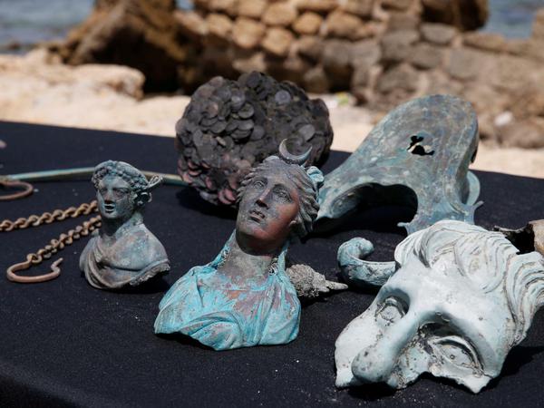 Diese antiken Stücke wurden auf dem Meeresboden bei Caesarea gefunden.