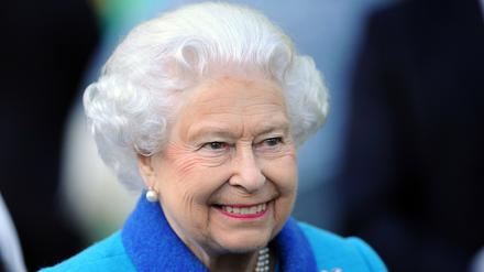 Die britische Queen Elizabeht II ist wohlauf. Eine Falschmeldung der BBC auf Twitter hatte verkündet, sie befände sich im Krankenhaus. 