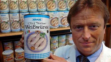 Könnte es auch eine Dose Weißwürste sein, die einen Amokläufer abwehrt? Fleischfabrikant Peter Kraus (r) könnte exportieren. 
