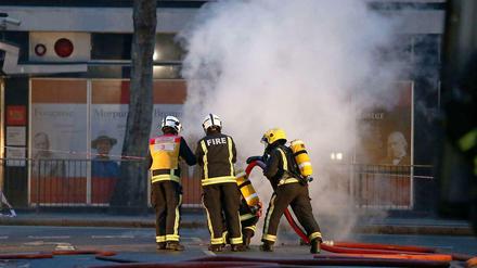Ein unterirdischer Brand im Herzen Londons führt zu Vorstellungs-Absagen im Theater und Evakuierungen vom Arbeitsplatz.