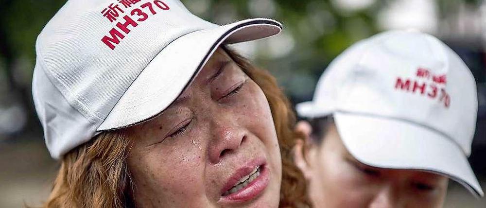 Bei den Angehörigen der Passagiere des Flugs MH370 herrscht auch am Mittwoch weiterhin Trauer, Wut und Unverständnis.