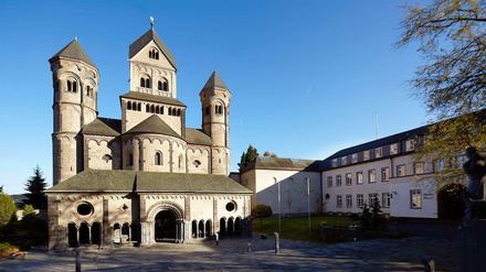 Aufstand der Mönche. Das berühmte deutsche Benediktinerkloster Maria Laach.