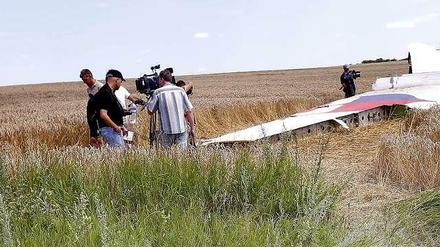 Immer mehr Reporter gelangen zur Absturzstelle von MH17 in der Ukraine.