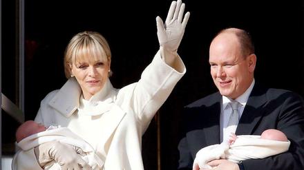 Fürst Albert II. und Fürstin Charlène von Monaco haben am Mittwoch ihre Zwillinge präsentiert.