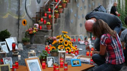 Betroffene und Angehörige erinnern im Rahmen der «Nacht der 1000 Lichter» in Duisburg an die Katastrophe.