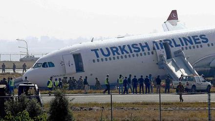 Das Flugzeug der Turkish Airlines ist am Dienstag in Nepal leicht neben der Landebahn gelandet. 