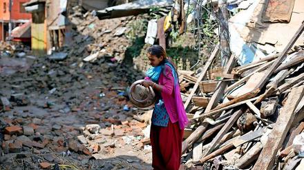Eine der Überlebenden nach dem Erdbeben in Nepal. 