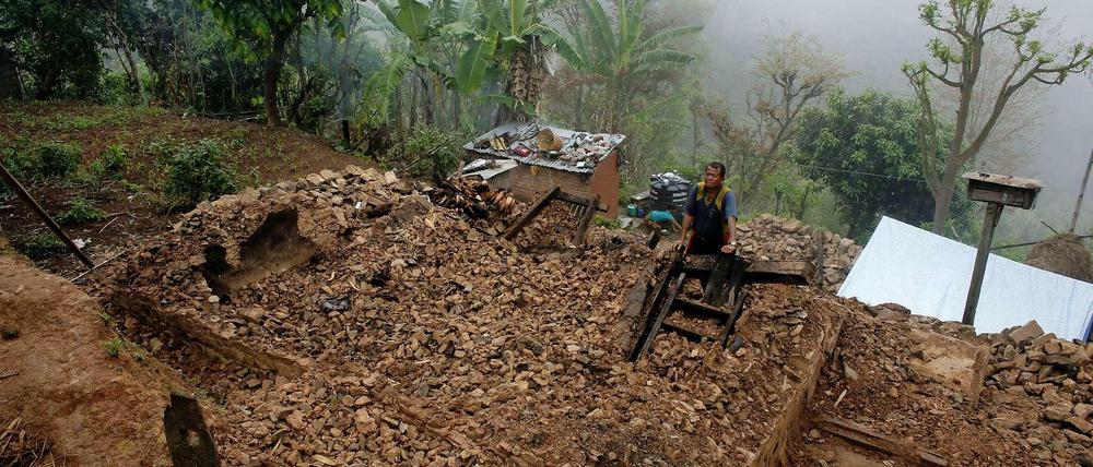Auch acht Tage nach dem Beben werden noch Menschen in verlassenen Gegenden gefunden, deren Häuser zerstört sind.