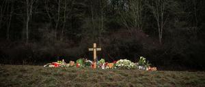 Die Gedenkstätte für die beiden am 31. Januar 2022 getöteten Polizisten Yasmin B. und Alexander K. im Landkreis Kusel 