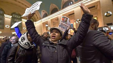 Demonstration in New York gegen die Entscheidung einer Grand Jury, einen weißen Polizisten nach dem Tod des schwarzen New Yorkers Eric Garner nicht anzuklagen.