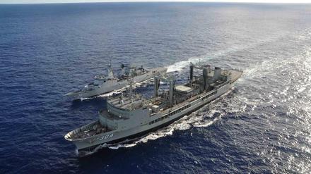 Schiffe der australischen Marine bei der Suche im Indischen Ozean.
