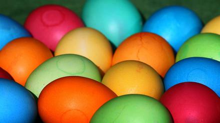 Bunte Eier sind zu Ostern omnipräsent. (Symbolbild)