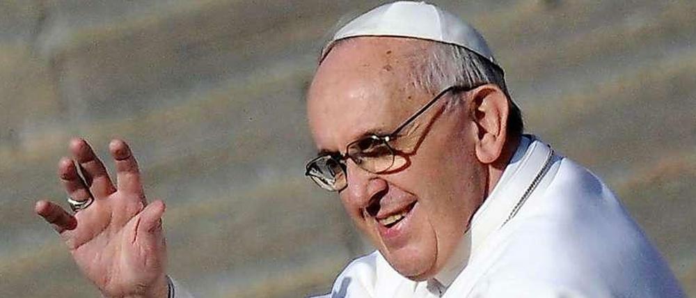 „Wer nicht aus sich herausgeht, wird, statt Mittler zu sein, allmählich ein Zwischenhändler, ein Verwalter“, wiederholte Papst Franziskus den Aufruf an Kirche und Priester, sich zu öffnen